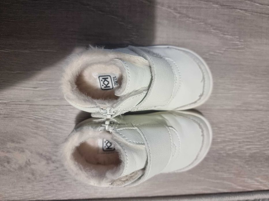 Продавам бебешки обувчици!