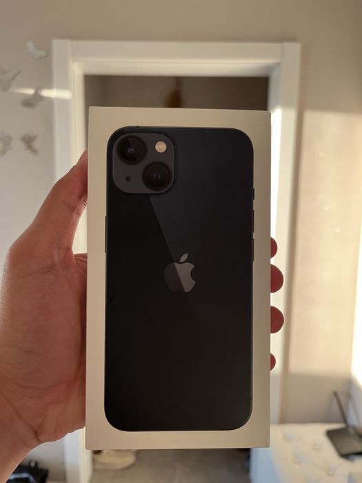 iPhone 13 128 гб    (в подарок два чехла)
