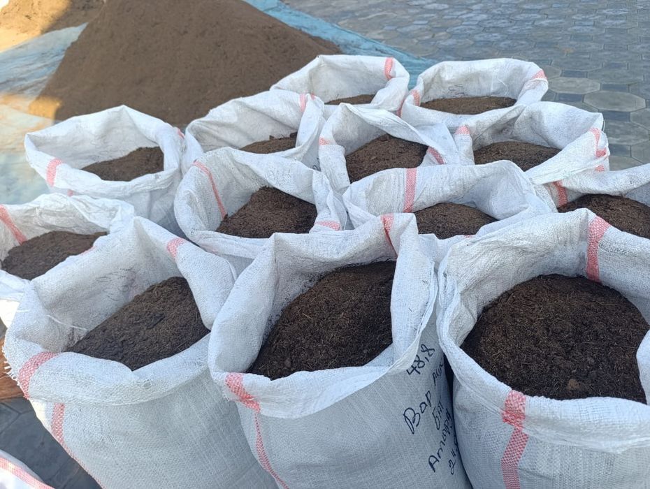 Дробленый навоз в мешках