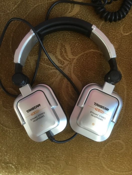 Продам наушники Takstar