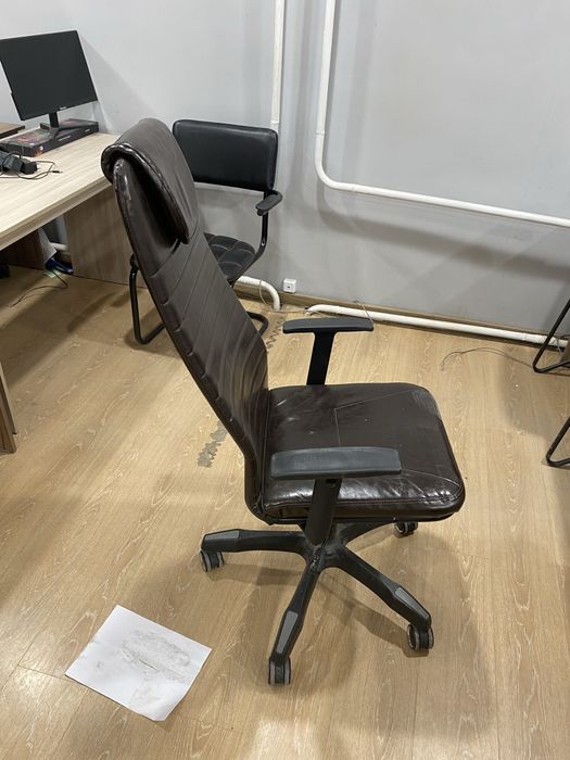 Продам офисные кресла, не новые