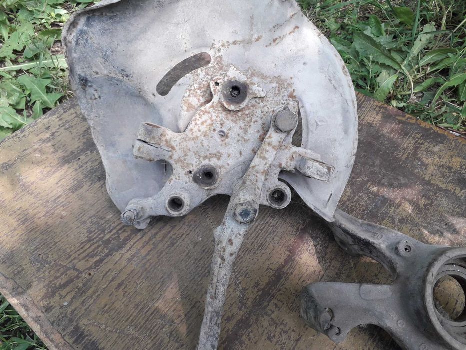 Цапфа кулак Мерседес фольксваген