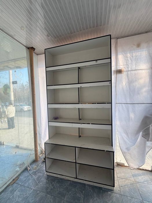 Magazin polki  sotiladi