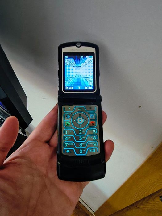 Motorola razr V3+charger original ( decodat, limba romana)