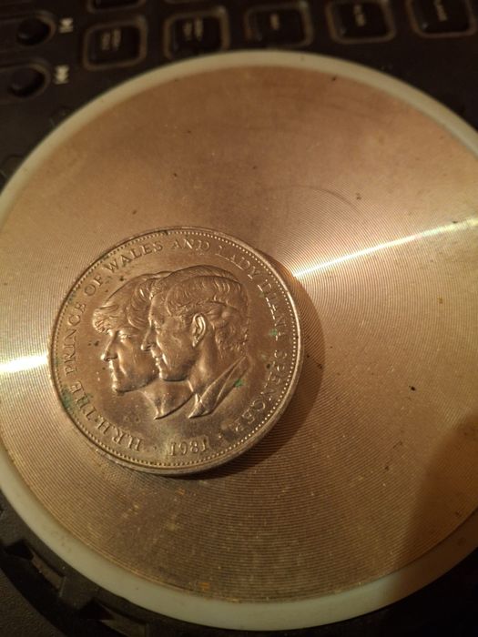 Vând monede Argint vechi Cu Elizabata a 2 și regele Ferdinand