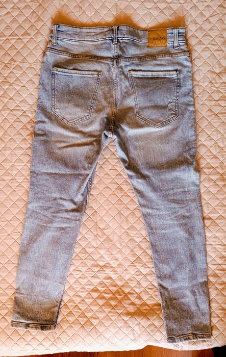 Накъсани дънки Bershka