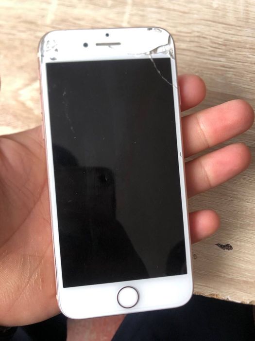 Iphone 8 alishmagan hamma joyi radnoy.