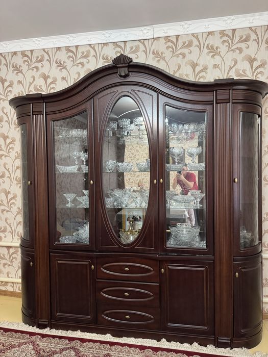 Сервант , горка, стенка