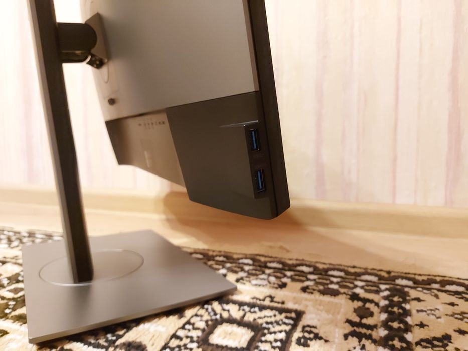 Монитор Dell
Ultrasharp U2520D