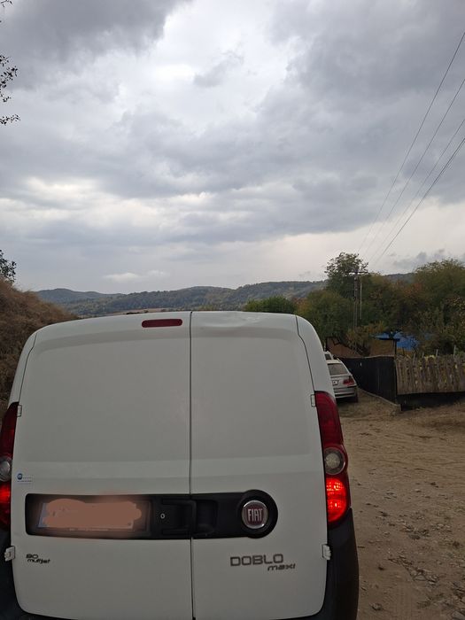 Vând fiat doblo 2013