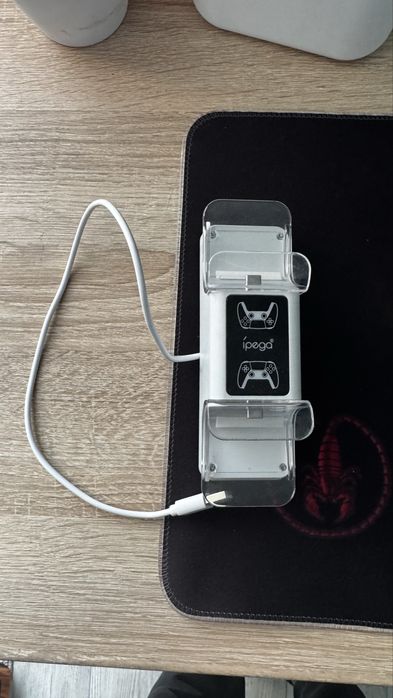 Playstation 5 с три контролера