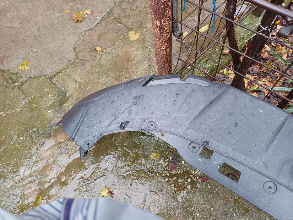 Bara fata SEAT ATECA 2024, cu spoiler si ornamente dreapta.