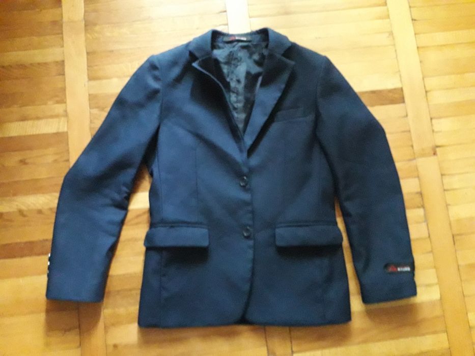 Пиджак школьный.
