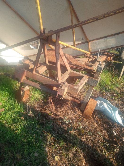 Vând plug cu 4 brazde