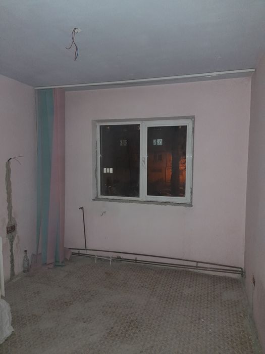 Vand  scaune de birou,birou și geam termopan aluminiu