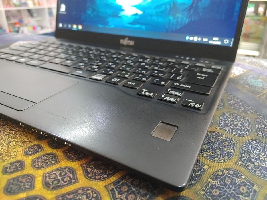 Fujitsu Core i5/8. 8/256gb biznes klass.