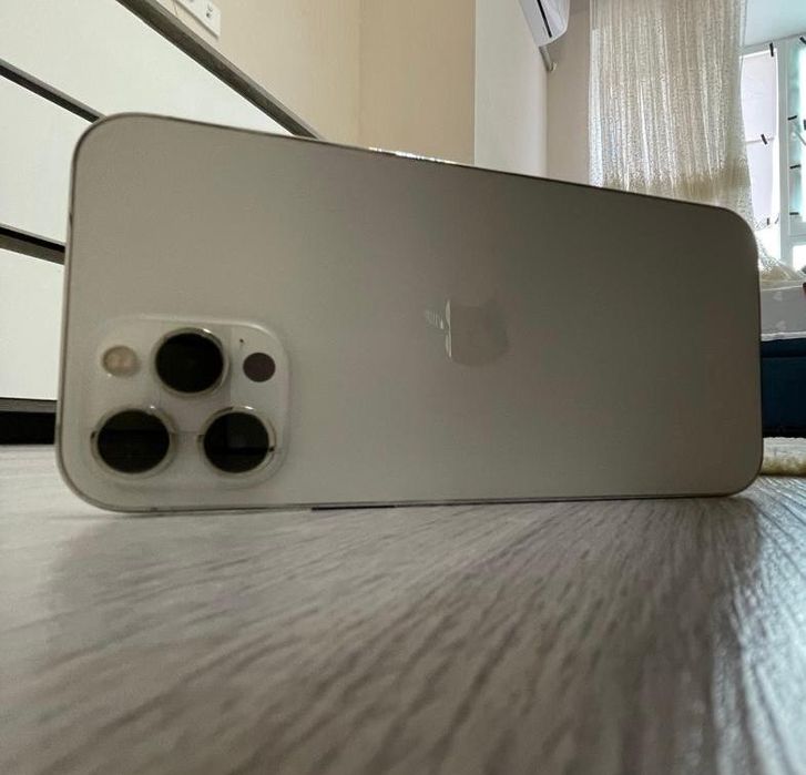 Продам айфон 12 про макс