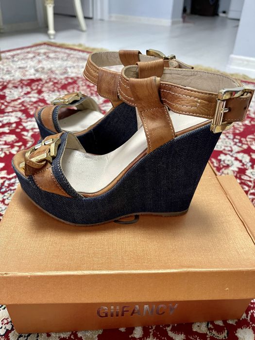 Босоножки на платформе