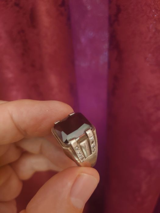 Продам мужской серебряный перстень