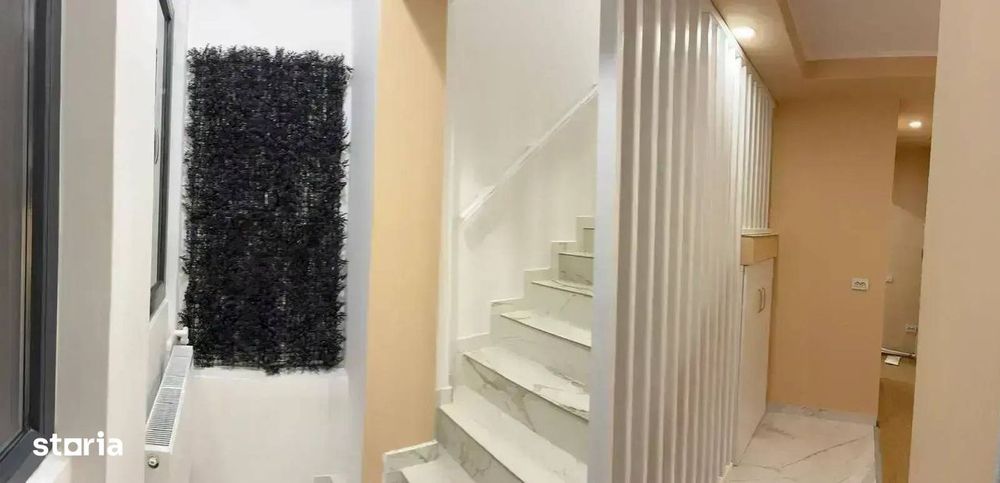 Casă Curte De Inchiriat Curte 150 Mp + Foișor Vitan Mall