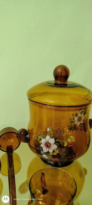 Продавам стъклена кана с черпак