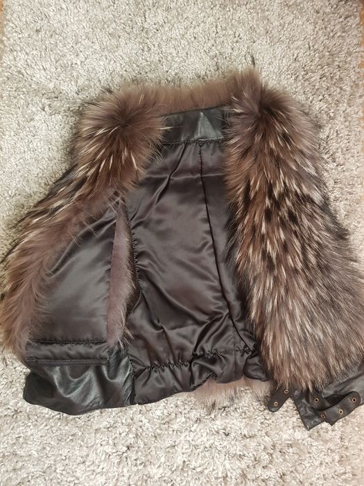 Меховая жилетка.