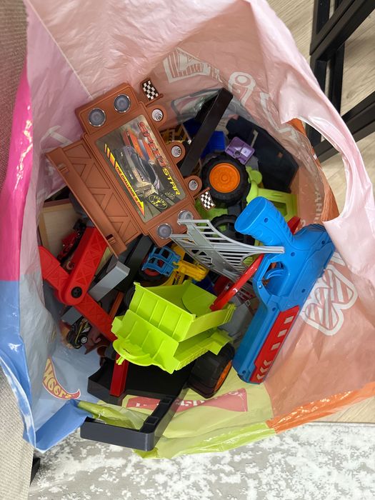 Отдам пакет с игрушками