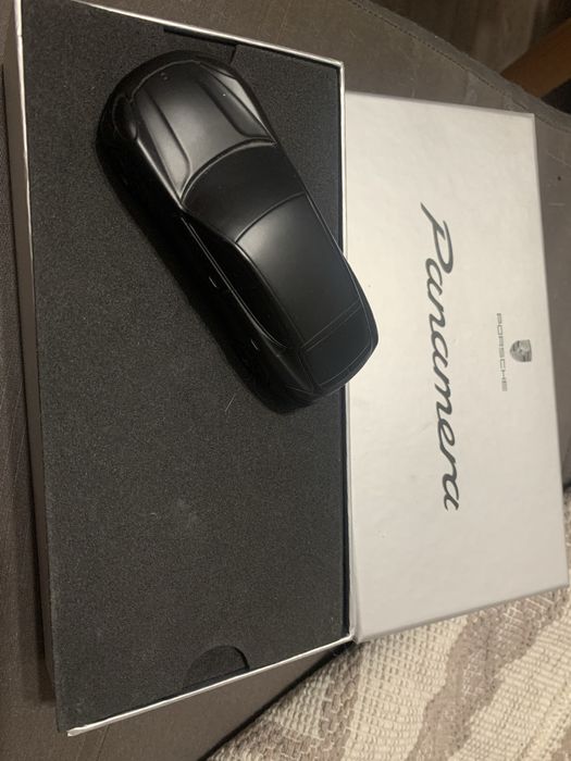 Porsche Panamera(1:43 от диллера)