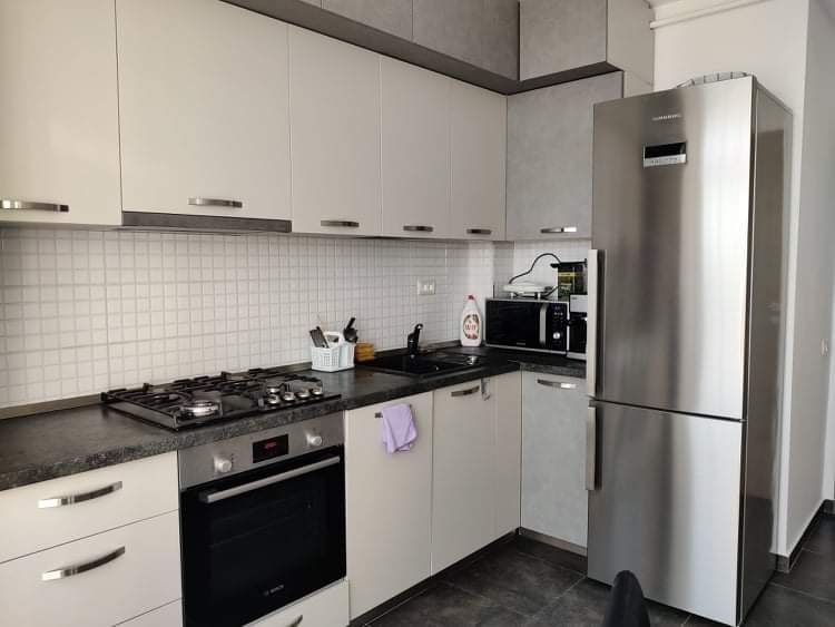 Caut colega de apartament studentă la medicină sau politehnica, in City of Mara, Str Circumvalatiunii Nr 1, camere decomandate