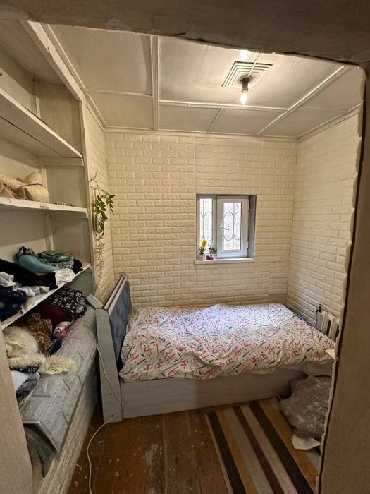 Дом 1,7 сот 3 комнаты. Мирабадский р-н парк Фуркат, Аммериканская шк.