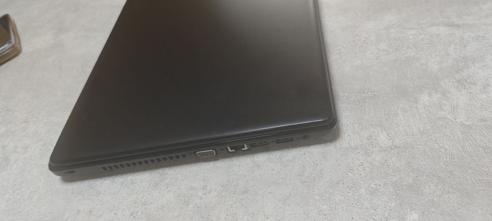 Ноутбук Acer i3/8gb/ssd/2 видеокарты
