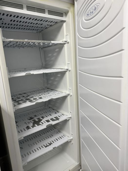 Продам морозильную камеру