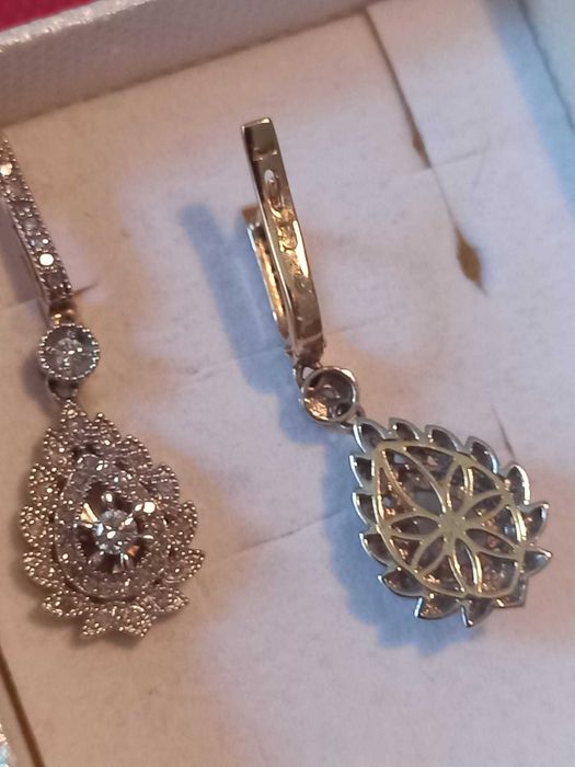 Продам золотые серьги