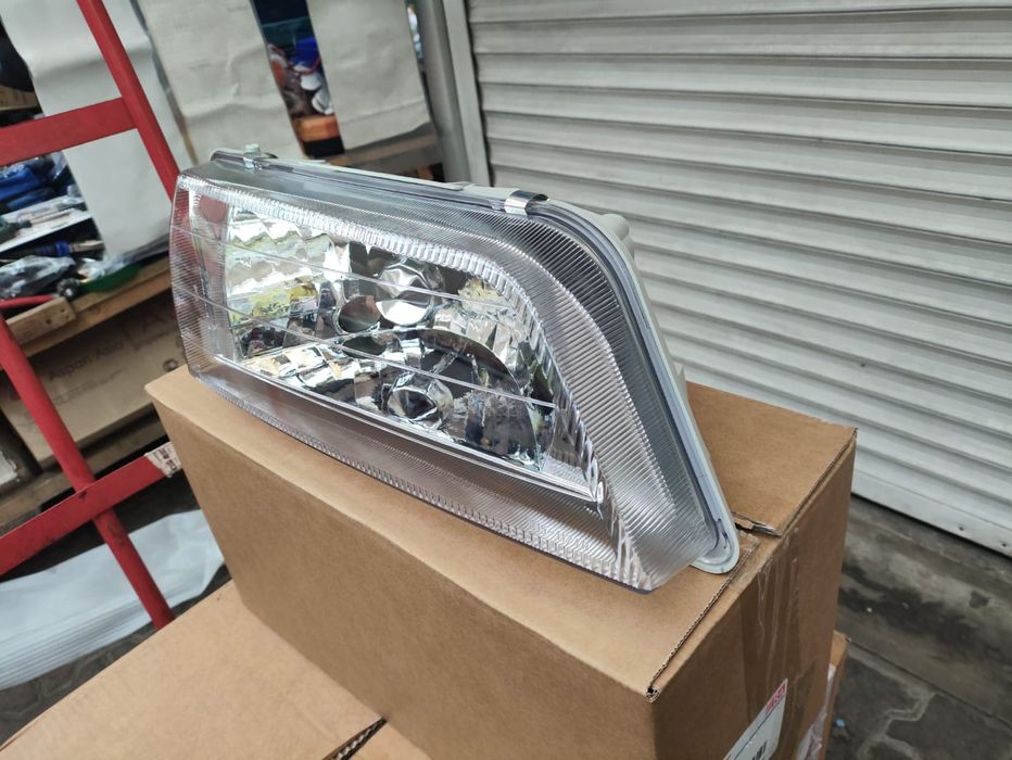 Ниссан Максима хрусталь фара/ Nissan Maxima А32