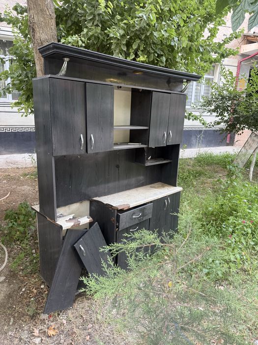 Kuxni mebel sotiladi