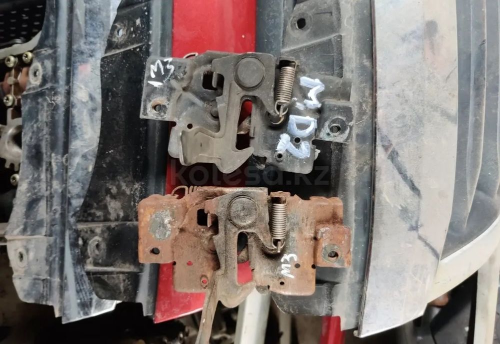 Замок капота Мазда Mazda 3