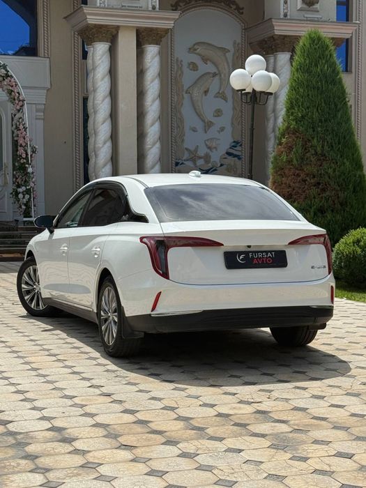HONGQI EQM5 500kmlik nasiyaga sotiladi