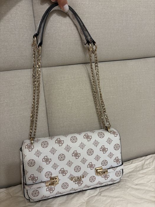 Дамска чанта Guess