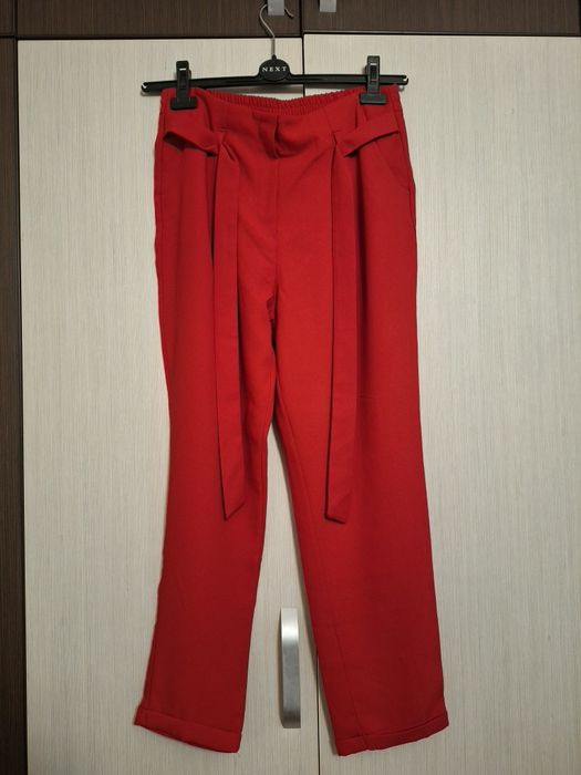Pantaloni drepți roșii