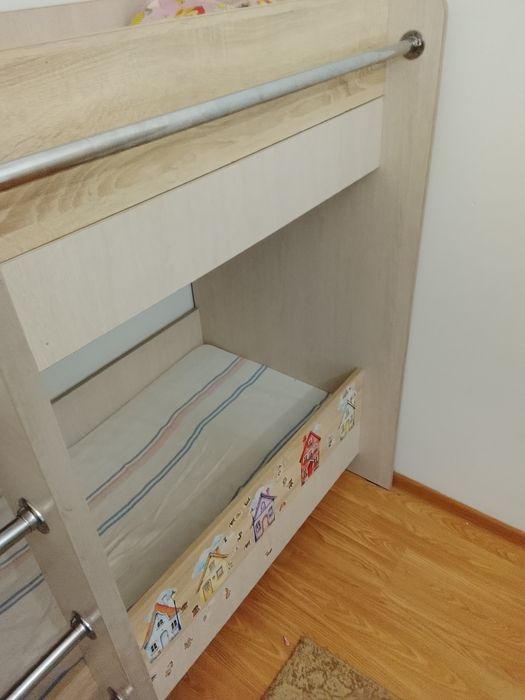 Продам двухъярусную кровать