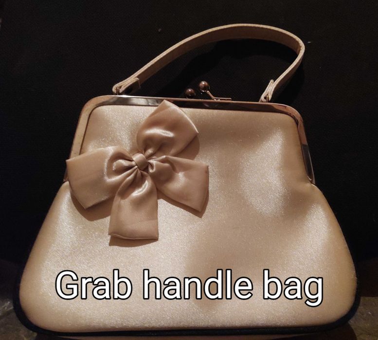 Сватбена рокля и аксесоари