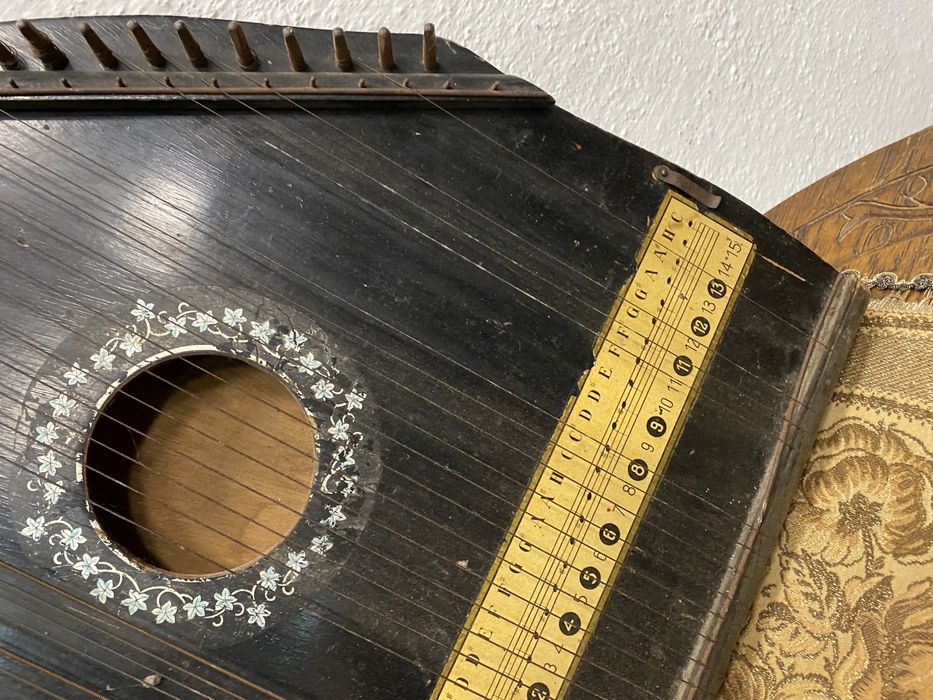 Немски струнен музикален инструмент - цитра