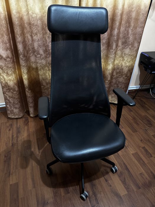 Ikea JÄRVFJÄLLET Scaun rotativ cu brațe, Glose negru