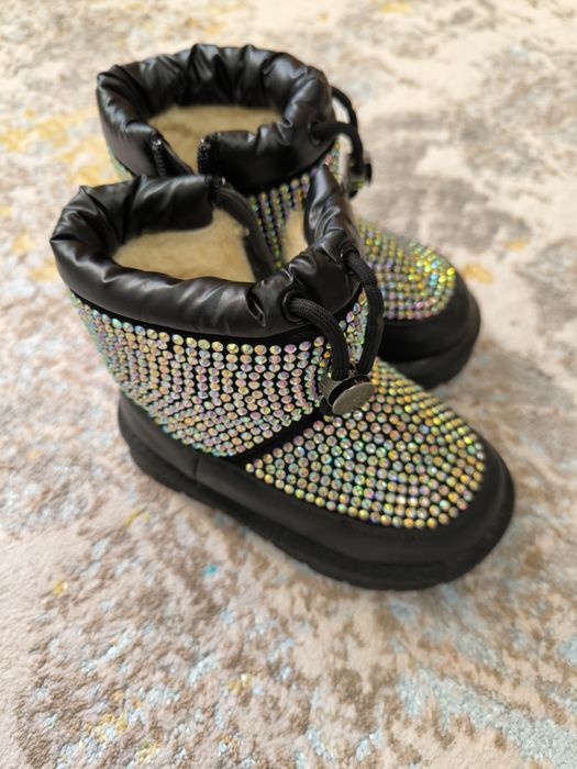 Продам угги на девочку