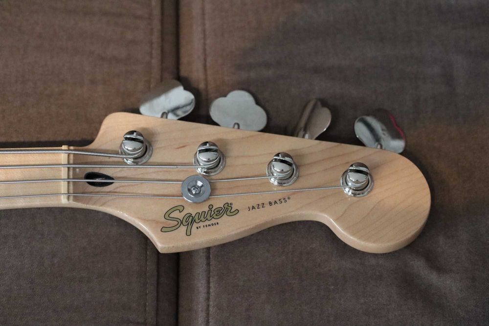 Bass - Fender Squier Paranormal Jazz Bass '54 Gold Anodized Pickguard