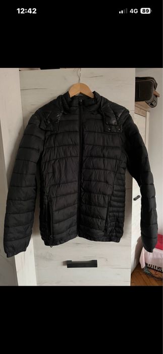 Geaca barbati puffer subtire marime S de la Bershka in stare f buna
