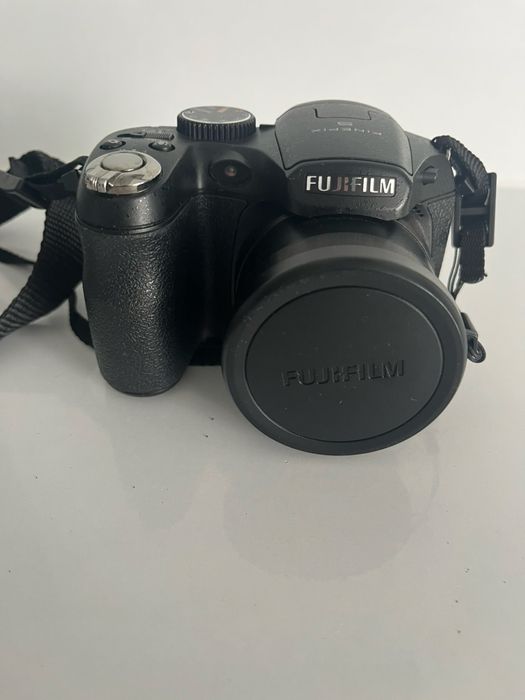 Fujifilm FinePix S (14 MP, 18x Zoom) – bridge фотоапарат
