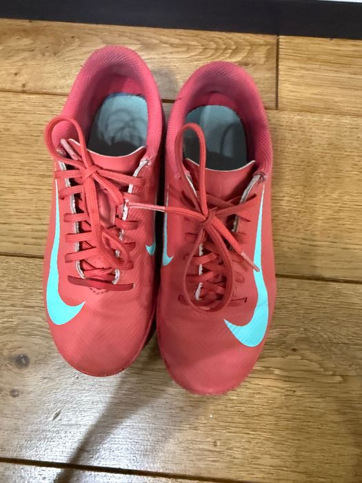 Футболни маратонки Найк за зала