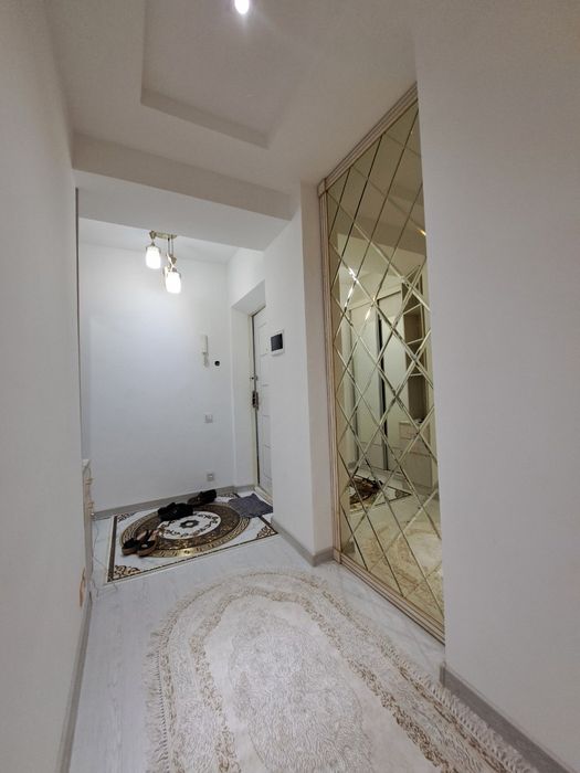 Срочно сдаётся евро ремонт квартира не дорого  в центре городо !!!