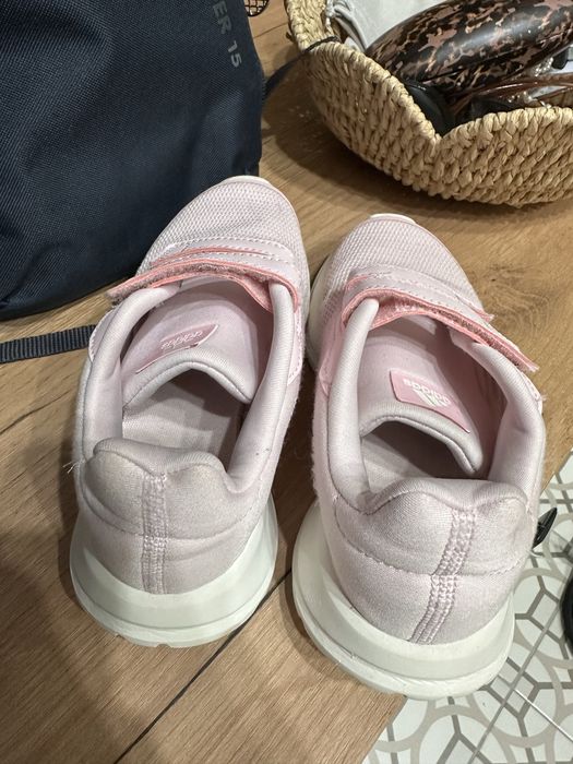 Продам кроссовки adidas